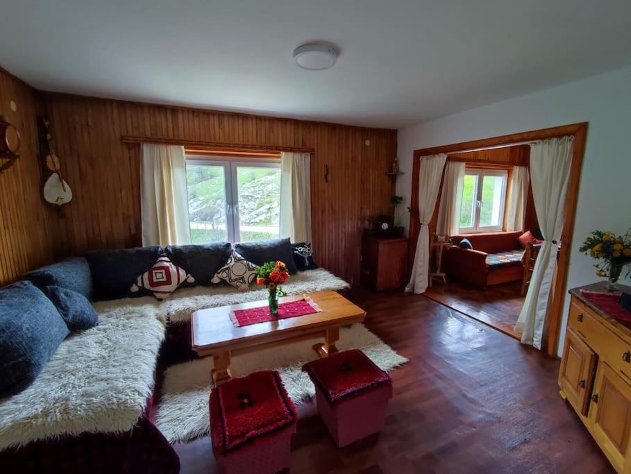 Cemerno Cottage Gacko Luaran gambar